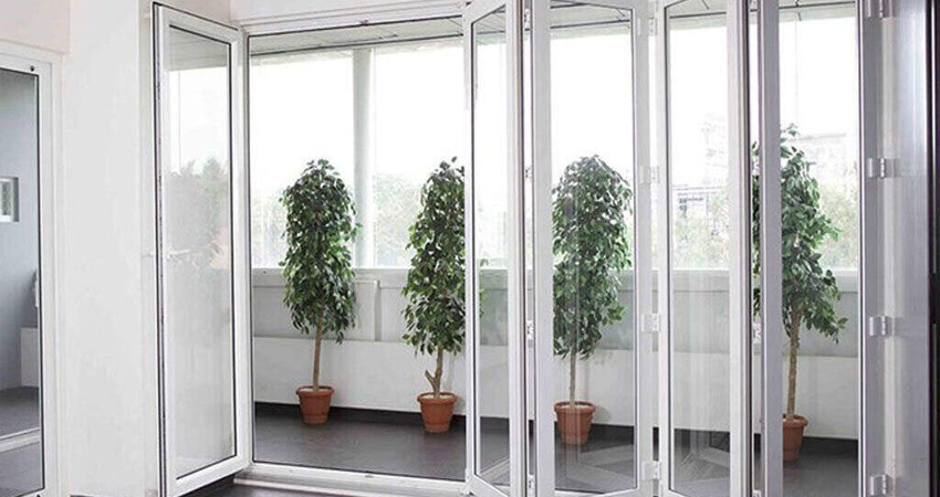 رنج قیمت درب شیشه ‌ای ریلی